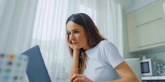 ইন্টারনেটের সামাজিক যোগাযোগমাধ্যমে "সাইবার স্টকিং" কী? জানুন এবং সতর্ক থাকুন