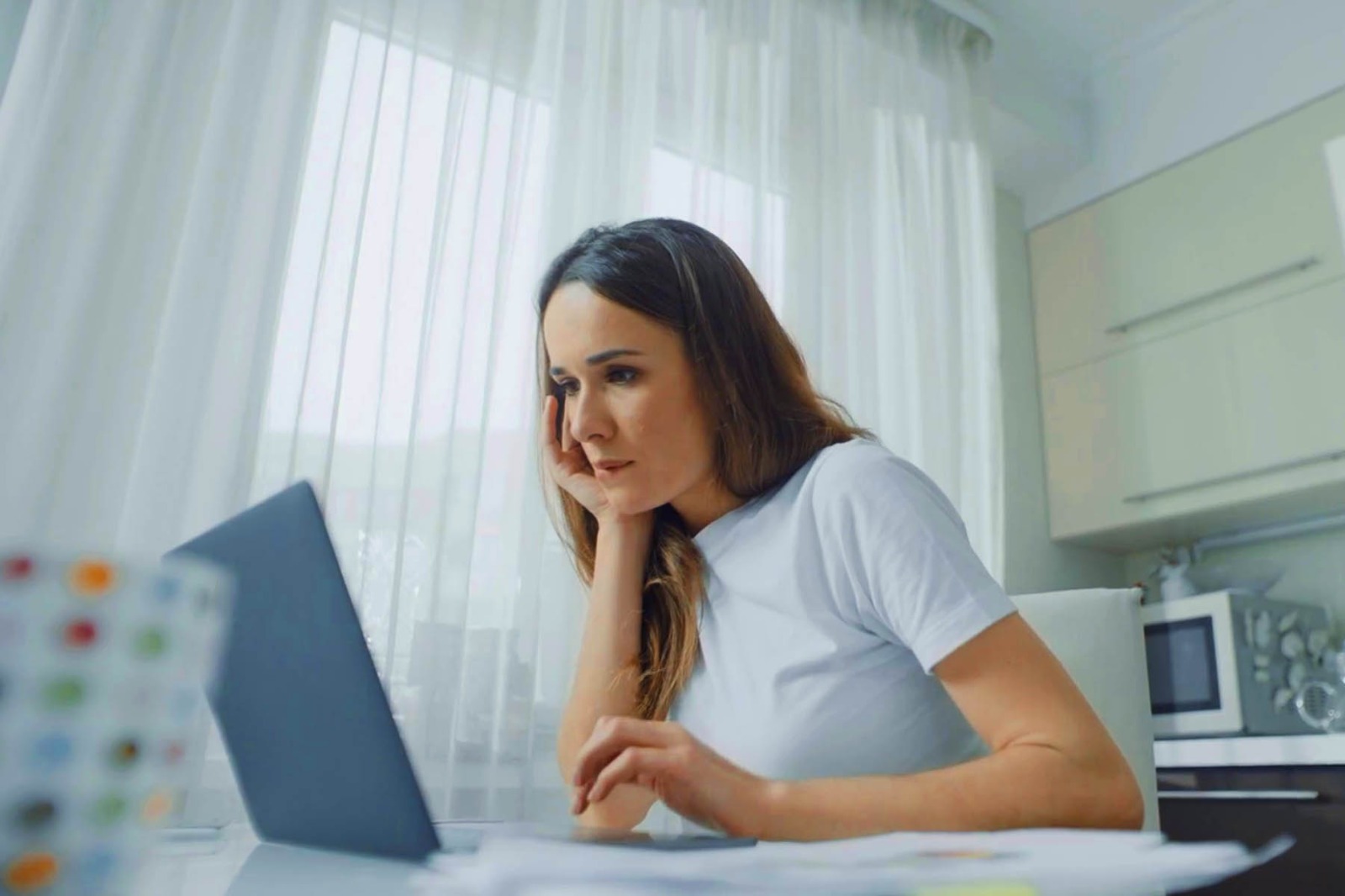 ইন্টারনেটের সামাজিক যোগাযোগমাধ্যমে “সাইবার স্টকিং” কী? জানুন এবং সতর্ক থাকুন