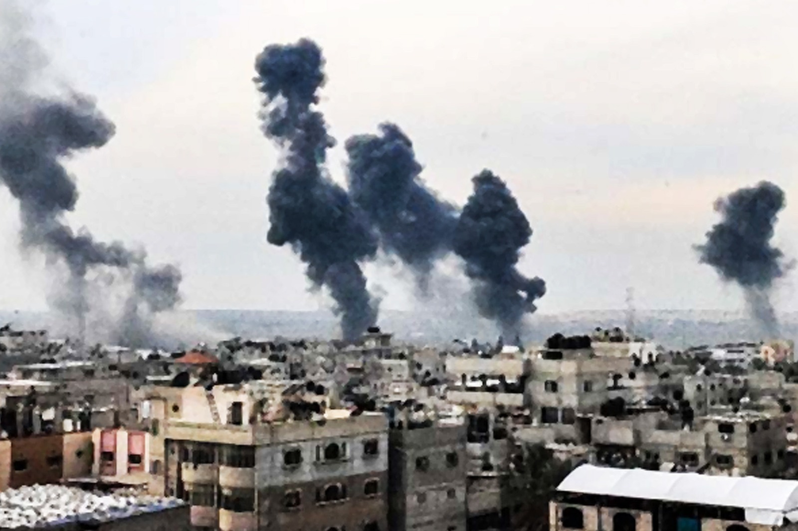 ইসরায়েলি হামলায় গাজায় প্রাণহানি ছাড়াল ২০ হাজার!