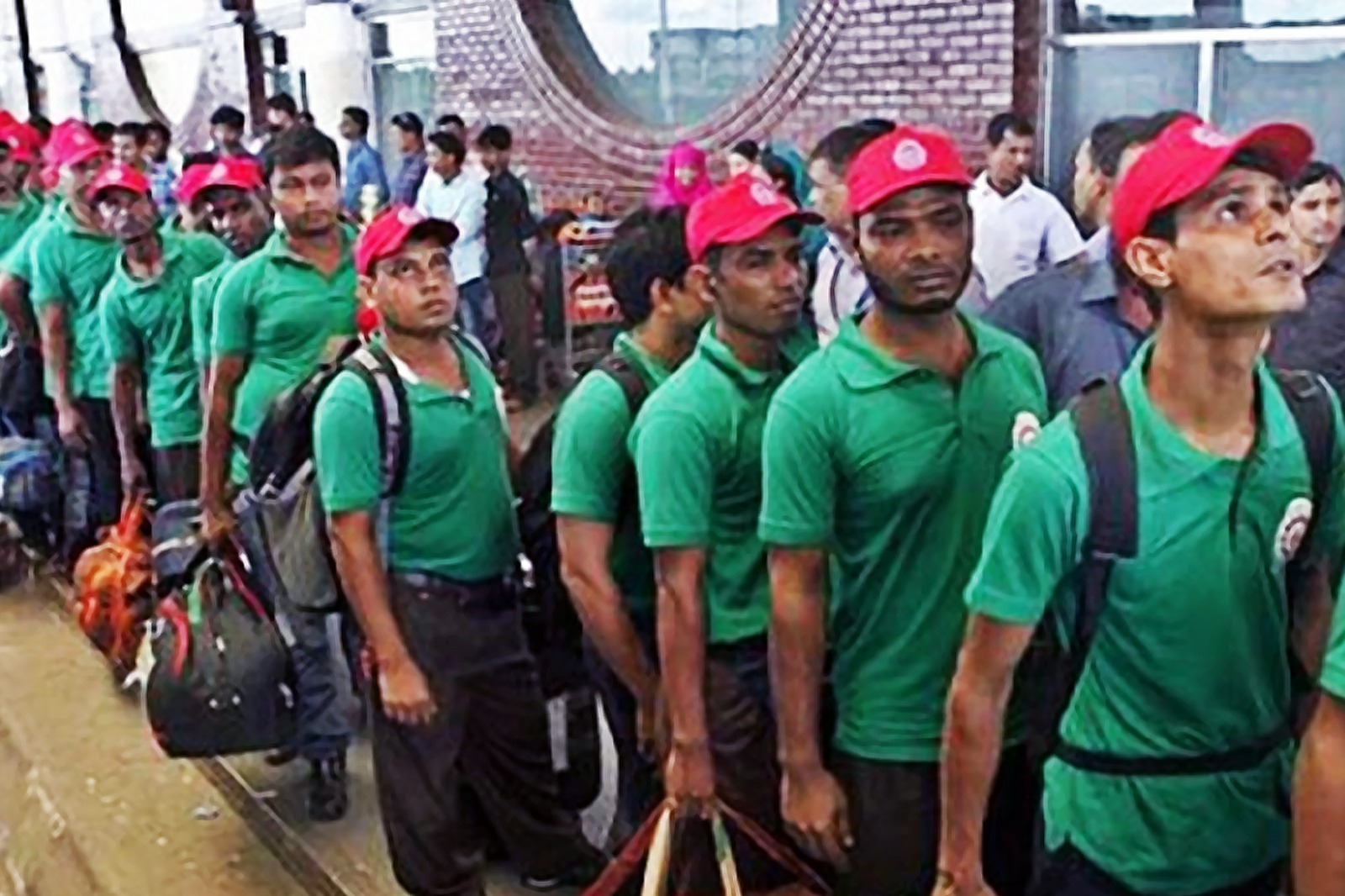 কর্মসংস্থানের জন্য প্রতি ঘণ্টায় বিদেশ যান ১৫২ জন