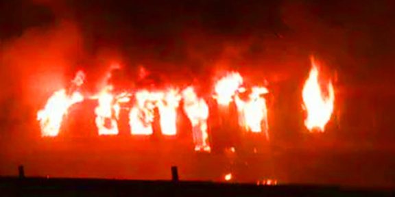 তেজগাঁওয়ে মোহনগঞ্জ এক্সপ্রেসের তিনটি বগিতে নাশকতার আগুন, শিশু ও মা সহ নিহত চার