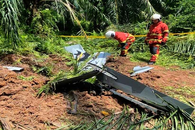 মালয়েশিয়ায় বিমান দুর্ঘটনায় পাইলটসহ নিহত ২