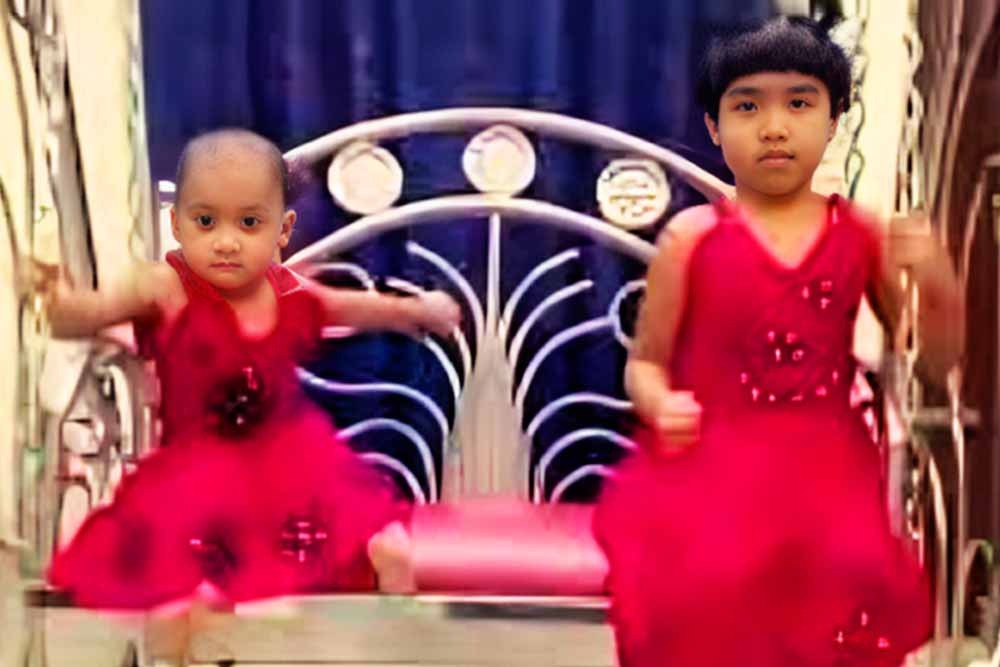 অজানা ভাইরাসে ২ মেয়ের মৃত্যুর পর মা ও বাবাও হাসপাতালে