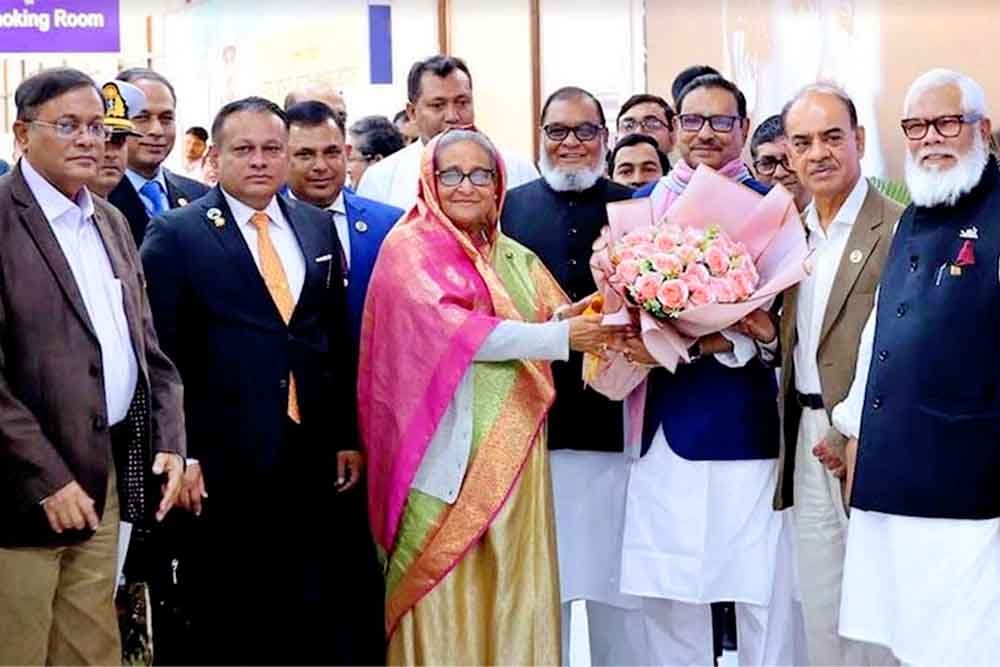 জার্মানি সফর শেষে দেশে ফিরলেন প্রধানমন্ত্রী