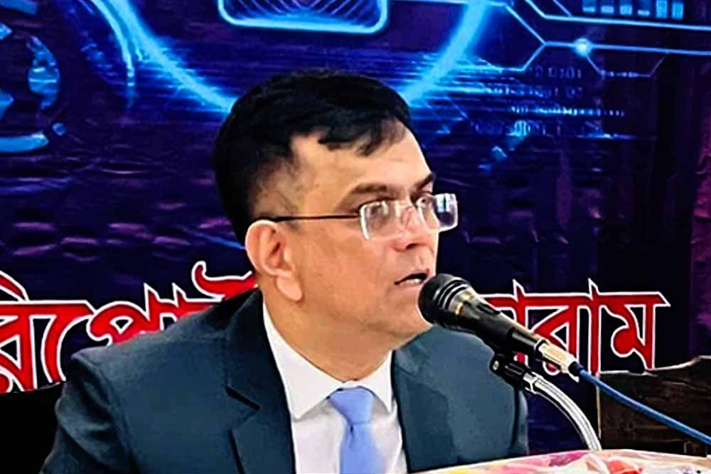 সাইবার আইনের কয়েকটি ধারা সাংবাদিকদের ক্ষেত্রে মারাত্মক হতে পারে : বিচারপতি হাসান আরিফ