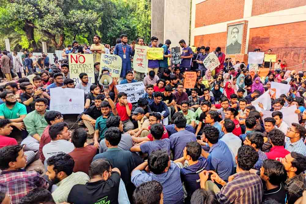 আবারও উত্তাল বুয়েট, ছাত্ররাজনীতি প্রতিরোধে শিক্ষার্থীদের ৬ দফা দাবি