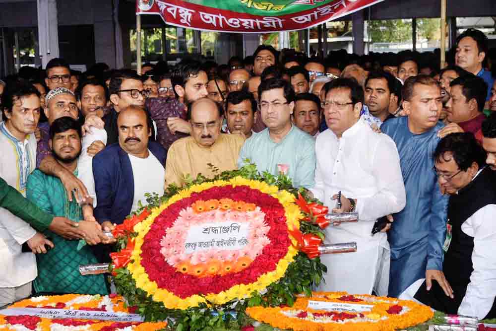 স্বাধীনতা দিবসে বঙ্গবন্ধুর প্রতিকৃতিতে ঢাদসিক মেয়র ব্যারিস্টার শেখ তাপসের শ্রদ্ধা
