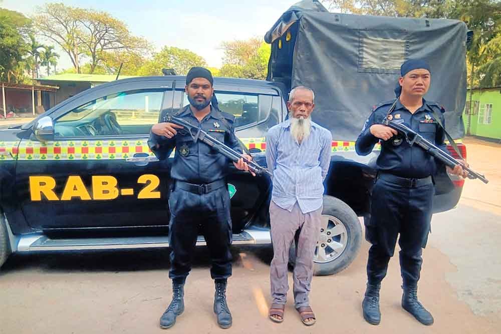 শিশু ধর্ষণ ও পর্নোগ্রাফি মামলার প্রধান আসামি মোঃ হাবিবুল্লাহ @হবি মোল্লা(৫৫)’কে গ্রেফতার করেছে র্যাব-০২