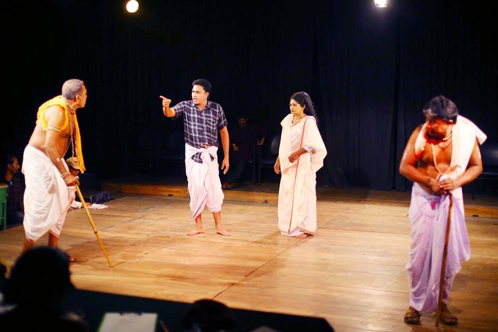 বাংলাদেশ শিল্পকলা একাডেমির আয়োজনে ২য় দিনের গ্রাম বাংলার ঐতিহ্যবাহী যাত্রাপালা