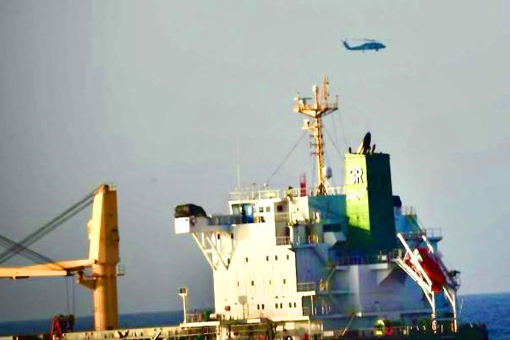 সোমালিয়ায় জিম্মি বাংলাদেশি জাহাজের কাছে আটলান্টা অপারেশনের যুদ্ধজাহাজ