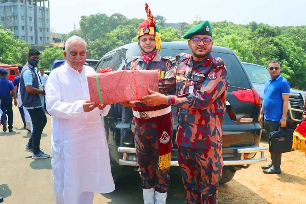 বান্দরবানের রুমায় বিজিবি কর্তৃক স্বরাষ্ট্রমন্ত্রীকে গার্ড অব অনার প্রদান