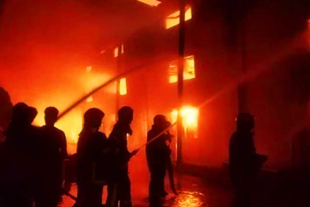 খুলনার জুট মিলে লাগা আগুন ৮ ঘণ্টা পর নিভল