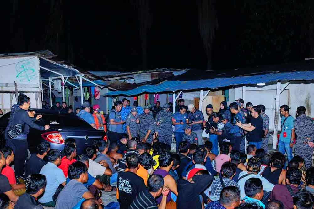 মালয়েশিয়ায় ১৩২ বাংলাদেশি গ্রেপ্তার