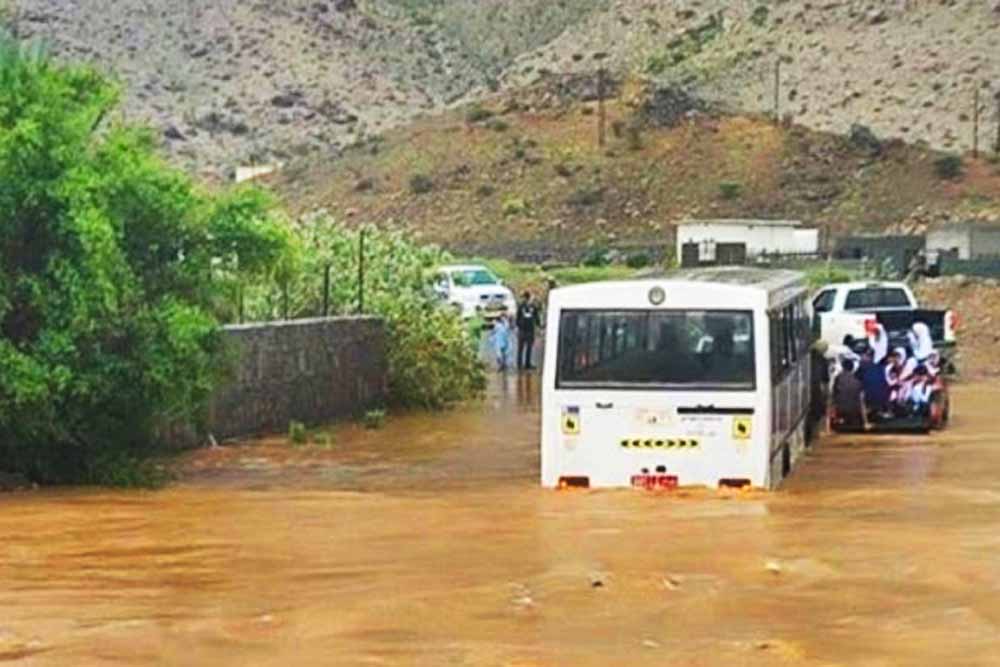 ওমানে স্রোতে ভেসে গেল গাড়ি, নিহত ১২