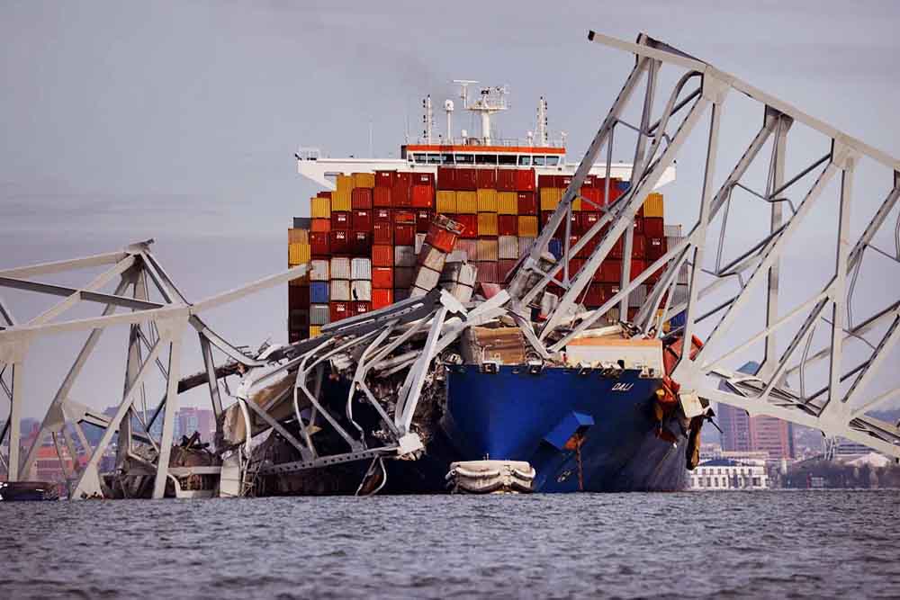 বাল্টিমোর সেতু ধসে আটকা পড়া ২১ নাবিকের কি অবস্থা ?