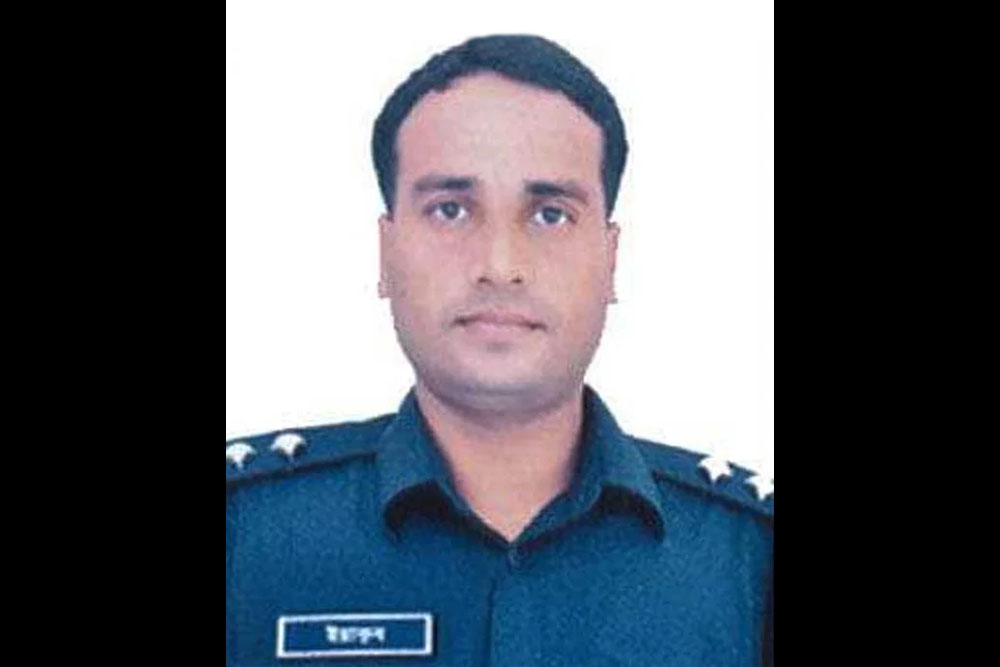 আপত্তিকর ছবি তুলে ব্ল্যাকমেইল, বাধ্যতামূলক অবসরে এএসপি