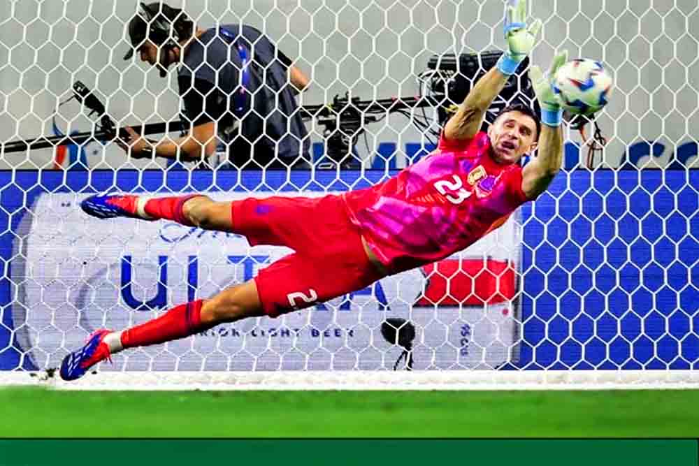 এমি মার্টিনেজের বীরত্বে কোপার সেমিফাইনালে আর্জেন্টিনা