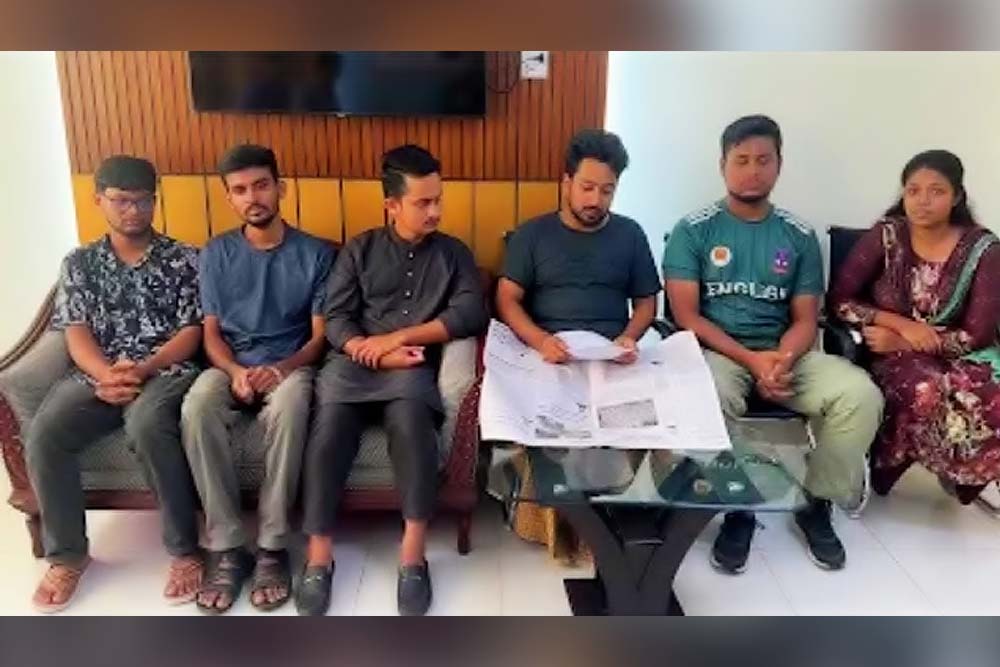 ডিবি কার্যালয় থেকে ভিডিও বার্তায় কর্মসূচি প্রত্যাহারের ঘোষণা ৬ সমন্বয়কের