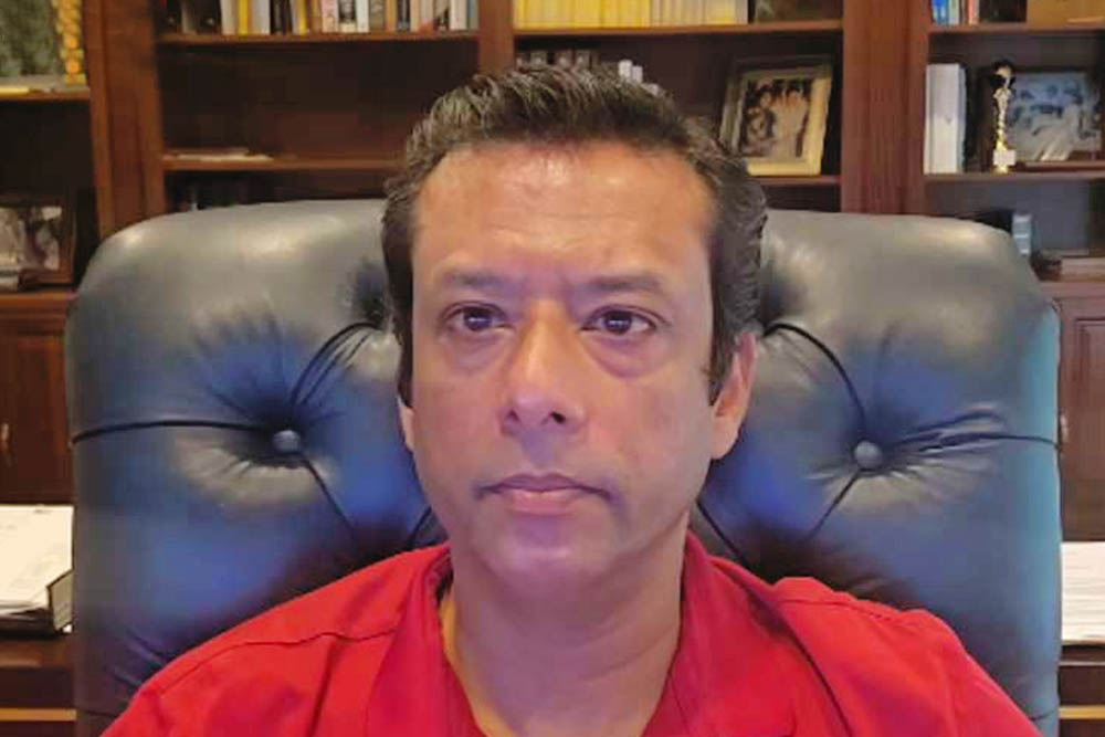 রাজনীতিতে আসছেন জয়