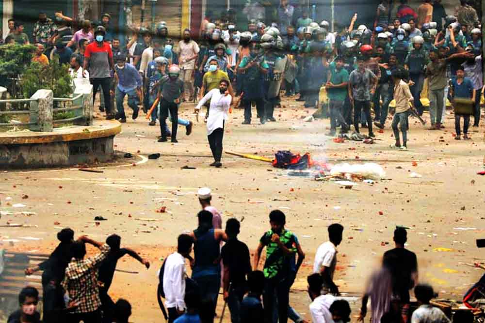 সারা দেশে দিনভর ব্যাপক সংঘর্ষে নিহত ৯৮