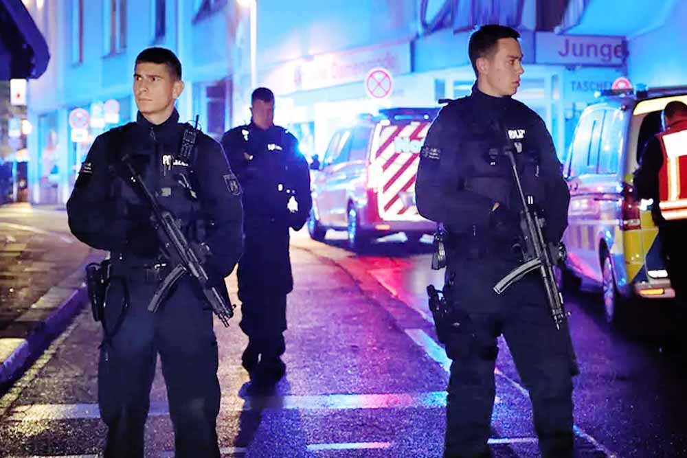 জার্মানিতে উৎসবে দুর্বৃত্তের এলোপাতাড়ি ছুরিকাঘাতে ৩ জন নিহত