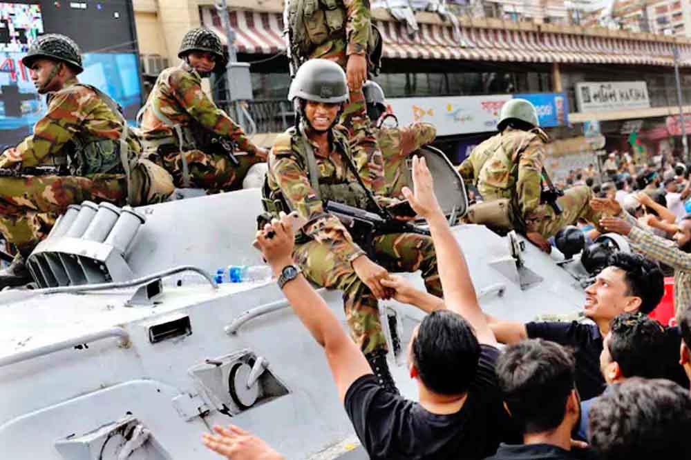 সেনাবাহিনীর অসমর্থনে নিশ্চিত হয় শেখ হাসিনার চূড়ান্ত পরিণতি – রয়টার্সের প্রতিবেদন