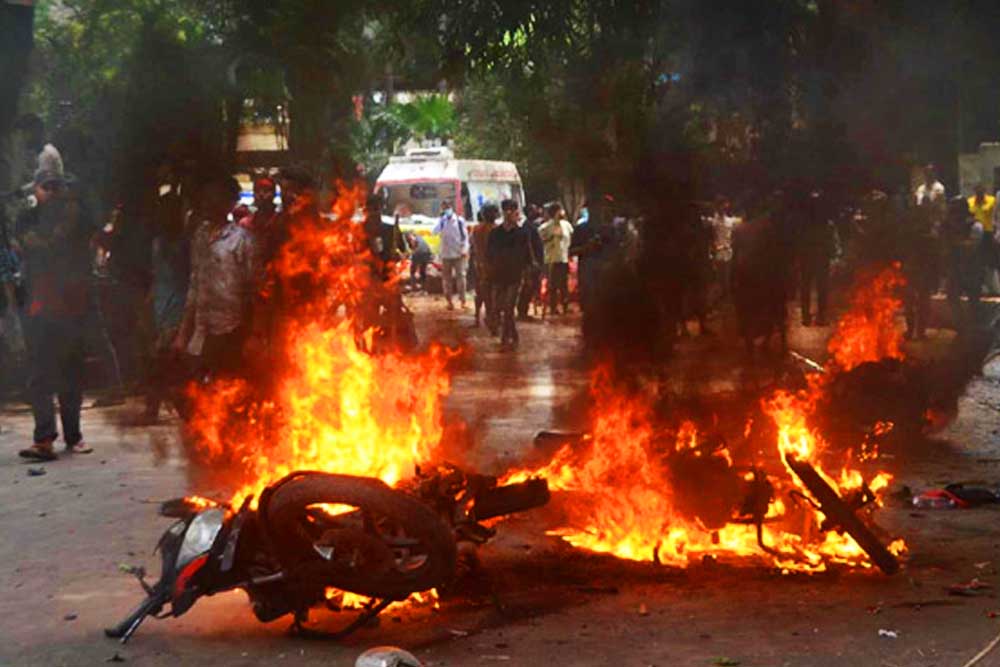 অসহযোগ আন্দোলন ঘিরে সংঘর্ষ, পাল্টাপাল্টি ধাওয়া, গুলি,  এখন পর্যন্ত নিহত ১৮