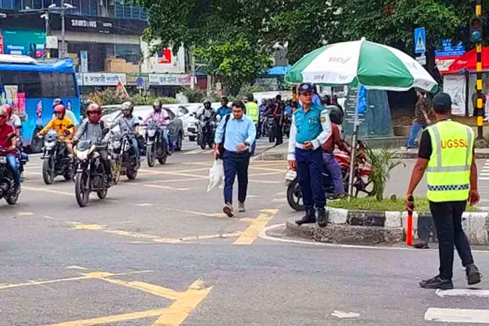 ৬ দিন পর সড়কে ফিরল ট্রাফিক পুলিশ