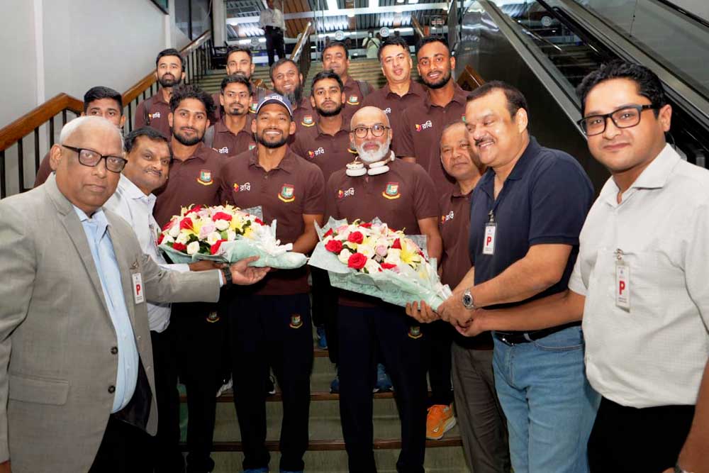 পাকিস্তানে ইতিহাস গড়ে দেশে ফিরেছে বাংলাদেশ ক্রিকেট দল