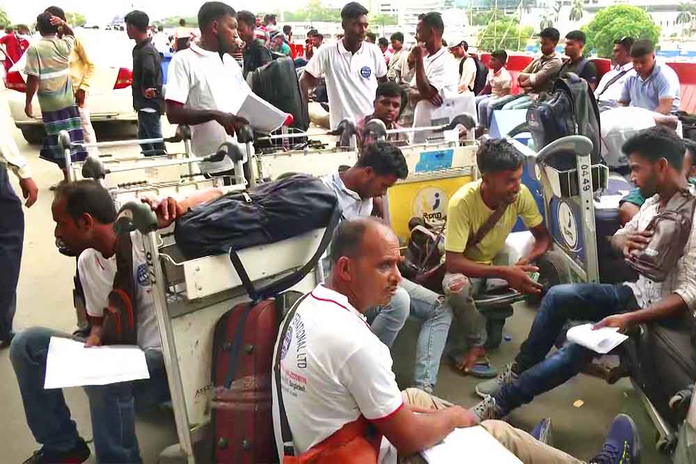 শ্রমবাজারে মালয়েশিয়া ও বাংলাদেশের যে চক্রটি কর্মীদের জিম্মি করে অবৈধ ব্যবসা ও টাকা পাচার করছে