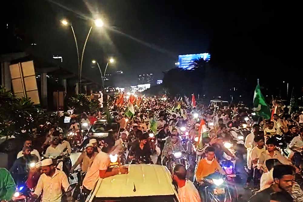 মুম্বাই অভিমুখে হাজারো মুসলিমের লংমার্চ, নেপথ্যে কি?