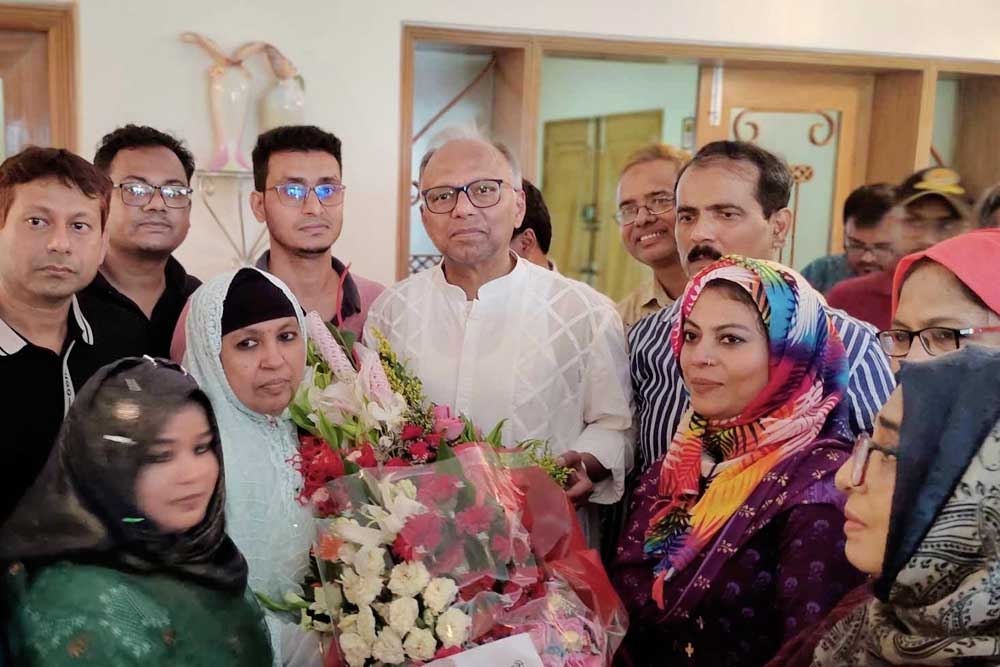 ‘আমার দেশ’ সম্পাদক মাহমুদুর রহমান সাড়ে ৫ বছর পর দেশে ফিরলেন