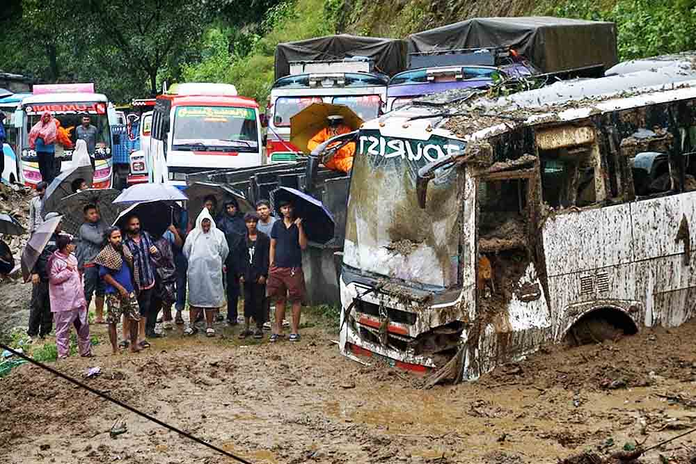নেপালে ভয়াবহ বন্যা ও ভূমিধসে  নিহত বেড়ে ১১২