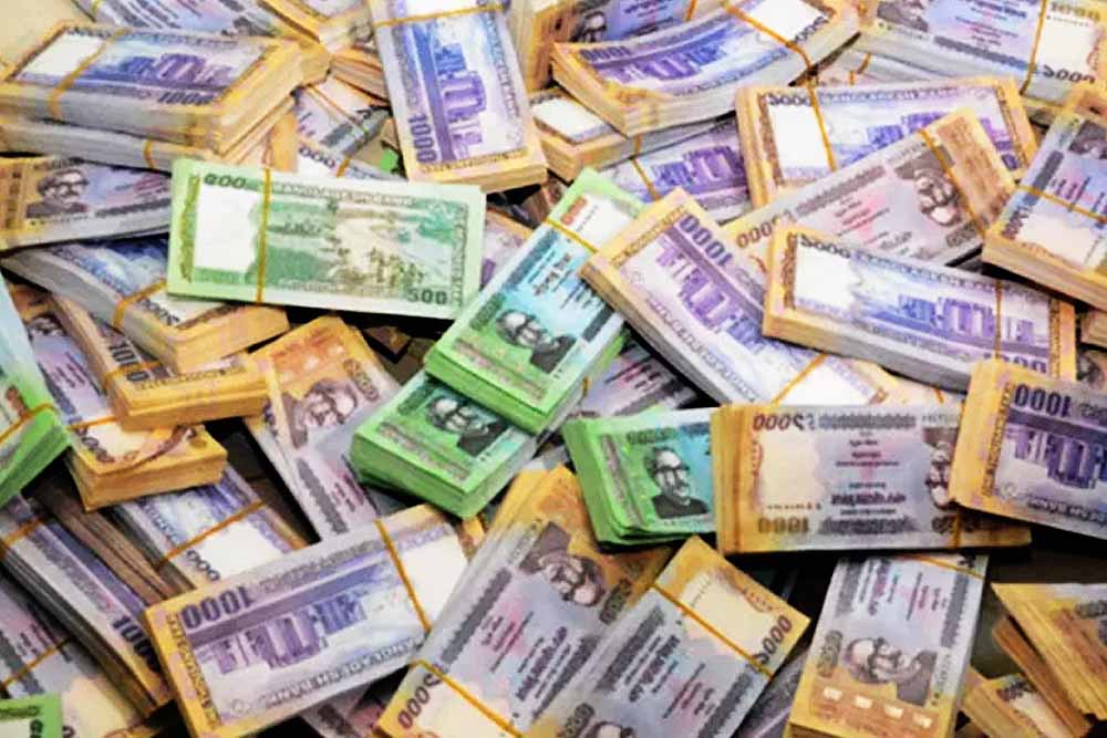 শেখ হাসিনার সহযোগীরা ২ লাখ কোটি টাকা সরিয়েছেন