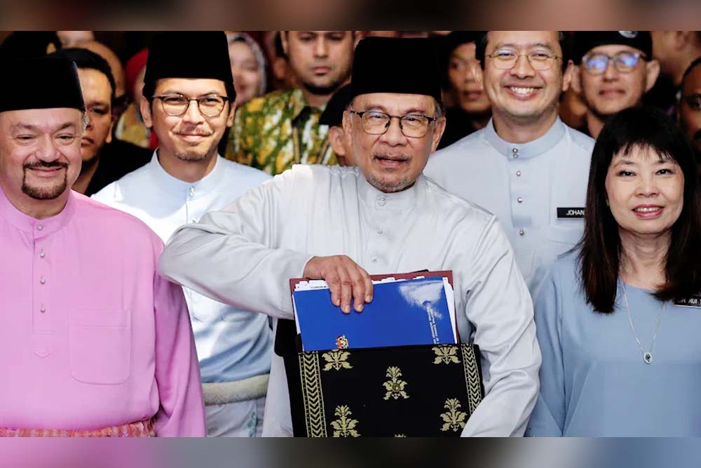 শ্রমিকদের সুখবর দিল মালয়েশিয়া, ন্যূনতম মজুরি ১৭০০ রিংগিত