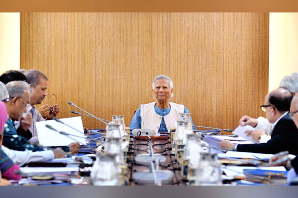 প্রথমবার সচিবালয়ে প্রধান উপদেষ্টা