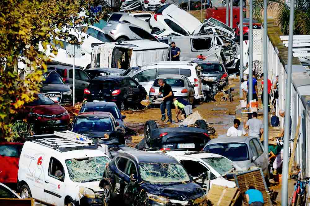 স্পেনে শতাব্দীর ভয়াবহ বন্যায় মৃতের সংখ্যা বেড়ে ২০৫