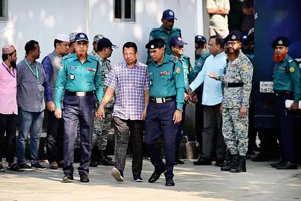 সাবেক আইজিপিসহ ৮ কর্মকর্তাকে ট্রাইব্যুনালে নেওয়া হয়েছে