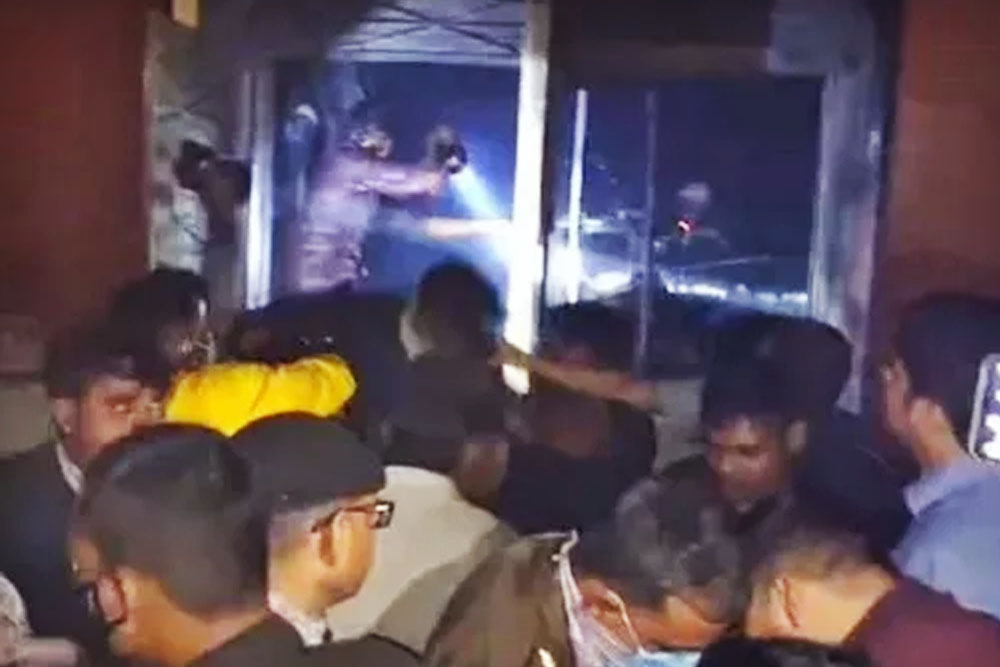 উত্তরপ্রদেশে হাসপাতালে আগুন লেগে অন্তত ১০ শিশুর মৃত্যু