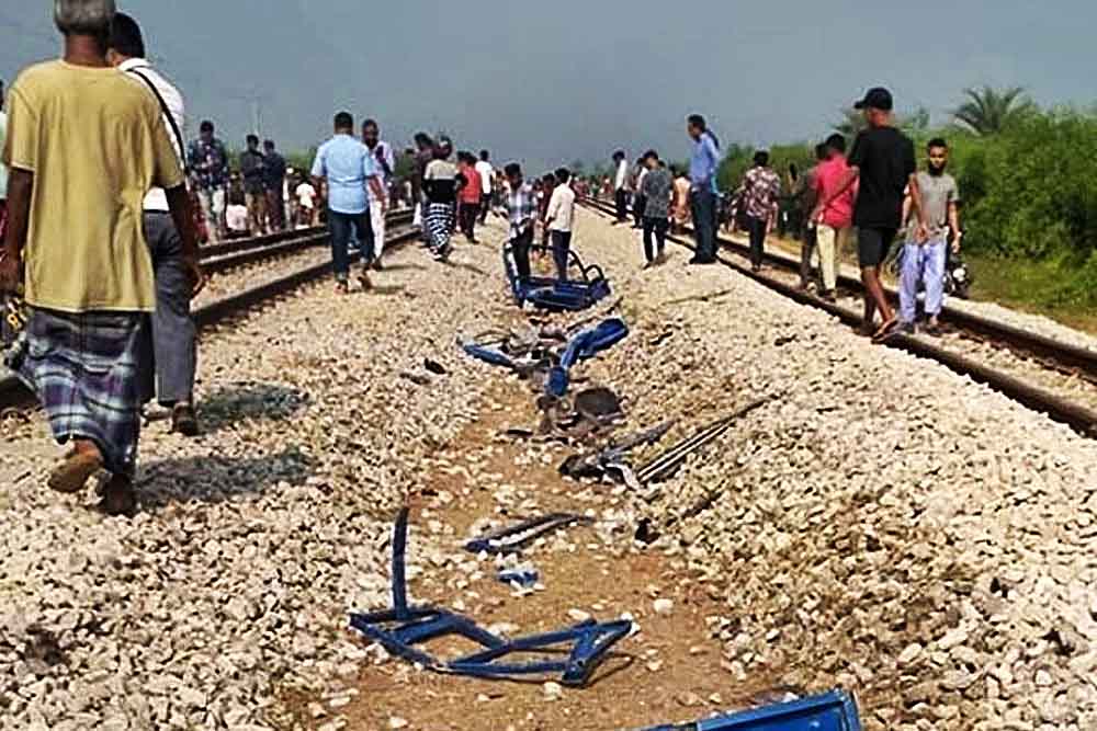 কুমিল্লায় অটোরিকশায় ট্রেনের ধাক্কা, মৃত্যু বেড়ে ৭