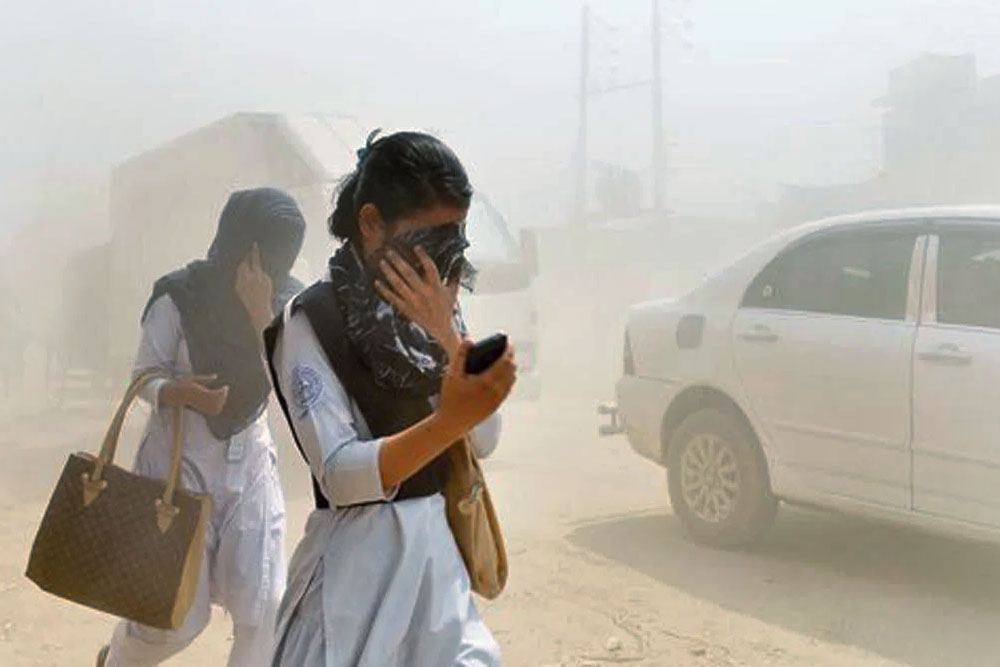 বিশ্বের দূষিত শহরের তালিকায় শীর্ষে ঢাকা