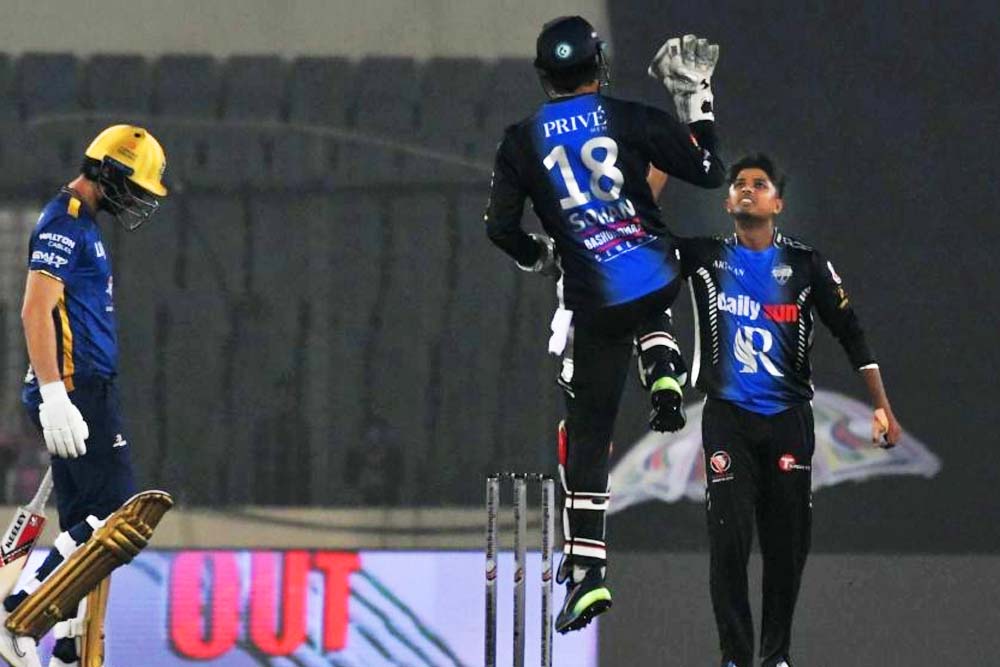 ঢাকাকে বড় ব্যবধানে হারিয়ে রংপুরের বিপিএল শুরু