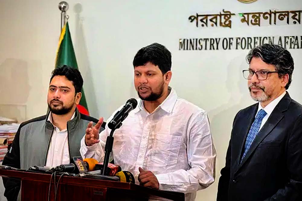 হাসিনাকে ভারত ফেরত দেবে না বলে শুনতে পাচ্ছি: উপদেষ্টা মাহফুজ আলম