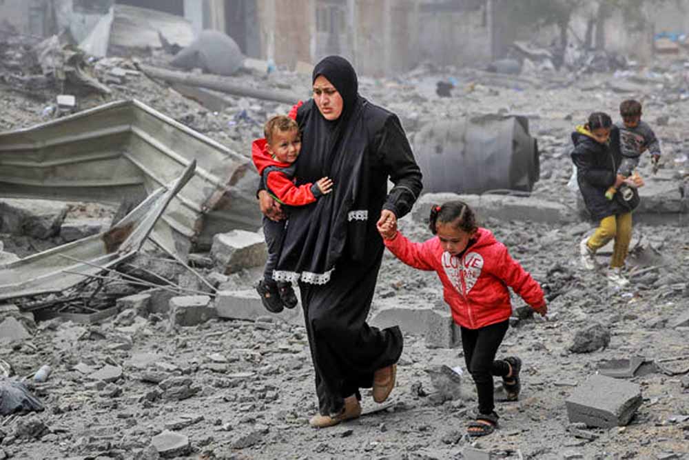 ইসরায়েলি হামলায় গাজায় আরও ১০০ ফিলিস্তিনি নিহত