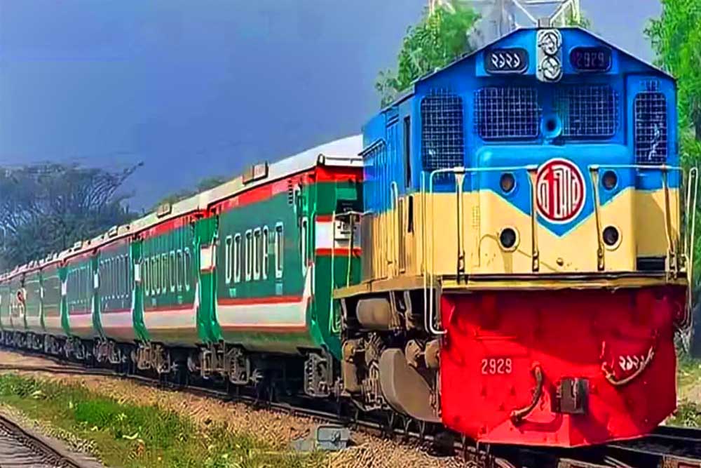 কর্মসূচি প্রত্যাহার : ৩০ ঘণ্টা পর ঘুরল ট্রেনের চাকা