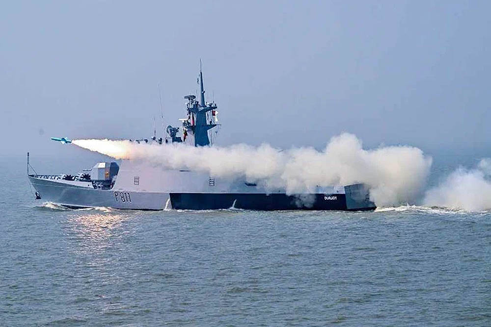 বঙ্গোপসাগরে মিসাইল উৎক্ষেপণের মধ্য দিয়ে নৌবাহিনীর সমুদ্র মহড়া শেষ হলো