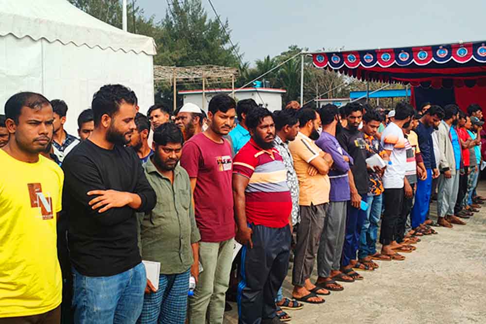 ভারতে আটকে পড়া জেলে-নাবিকরা দেশে ফিরলেন