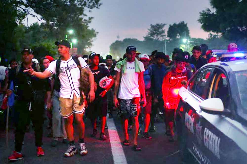 ট্রাম্পের কঠোর অভিবাসন নীতি: সীমান্তে জরুরি অবস্থা, আশ্রয় আবেদনের অ্যাপ বন্ধ