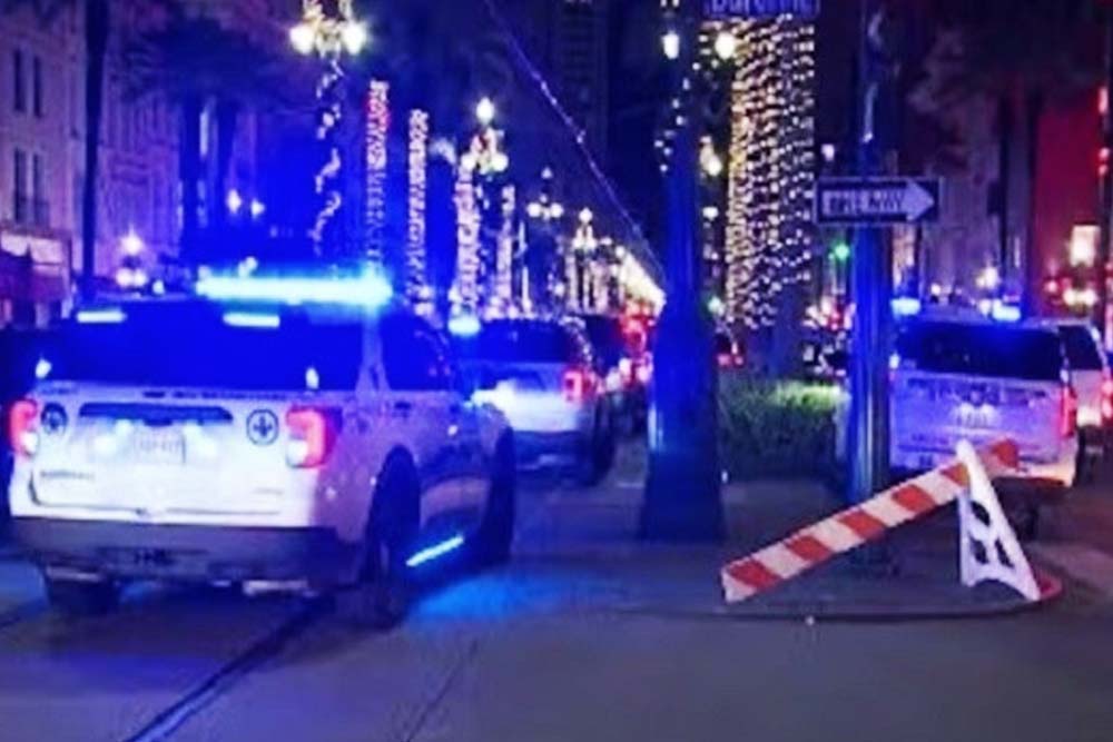 যুক্তরাষ্ট্রে নববর্ষ উদযাপনের সময় ভিড়ের মাঝে গাড়িচাপায়  নিহত ১০