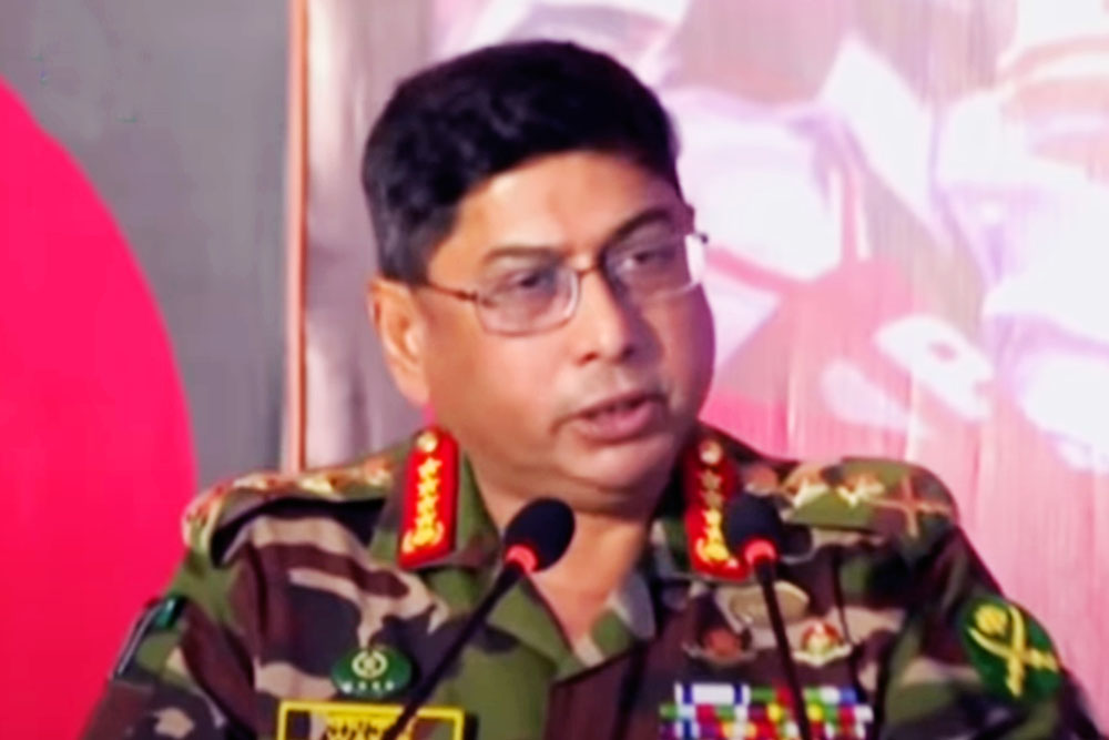 নিজেরা কাদা ছোড়াছুড়ি করলে দেশ এবং জাতির স্বাধীনতা ও সার্বভৌমত্ব বিপন্ন হবে : সেনাপ্রধানের সতর্কবার্তা